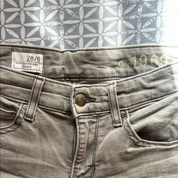 Bundle of 2 GAP Blue and Gray Jean Shorts Set Size 28/6!!! - Picture 8 of 10